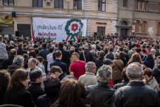 „Az erdélyi magyar kisebbségi társadalom egyre inkább teljes értékűvé válik” – interjú Barna Gergő szociológussal