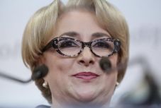 Eldurvult a helyzet Johannis és a kormány között a költségvetés-kiigazítás miatt