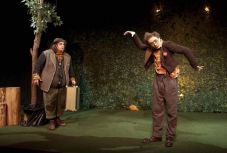 Fiatal tehetségekkel és Radu Afrim rendezővel indítja az új évadát a Tamási Áron Színház