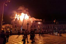 FRISSÍTVE - Leégett a nagyváradi görögkatolikus püspöki palota