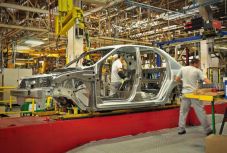Ennyit keres egy szakképzetlen munkás a romániai autógyárakban