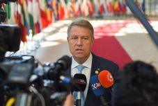 Johannis: a külpolitikánkban nincs helye magánszemélyek kétes kísérletezésének