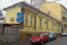 Feljelentették a kismamákat tapizgató kolozsvári gyermekorvost