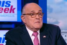 Giuliani pénzt kapott azért, hogy aggódjon a DNA túlkapásai miatt