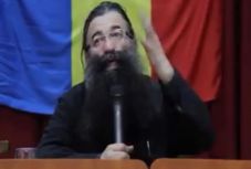 Prostituáltnak nevezte a szex közben védekező nőket egy ortodox pap