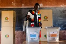 Zimbabwe: mindkét esélyes párt győzelmet hirdetett