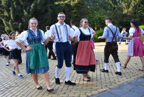 Táncolva adtak hálát a svábok Szatmárnémetiben