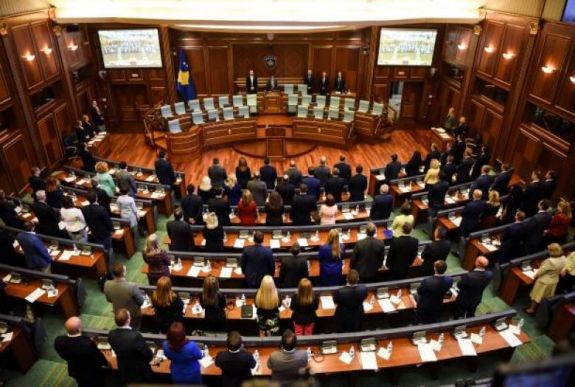 A koszovói parlament a Belgráddal folytatott párbeszédről vitázik