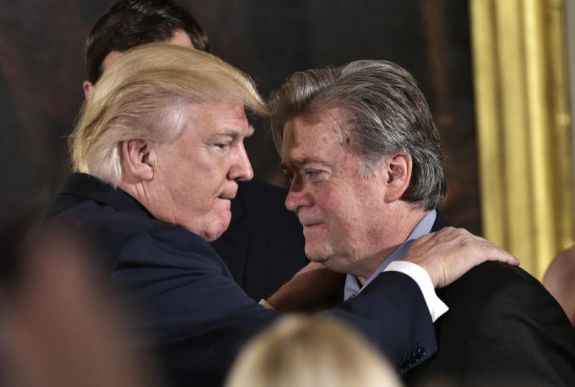 Botrány a New Yorkernél: meghívták Trump volt tanácsadóját
