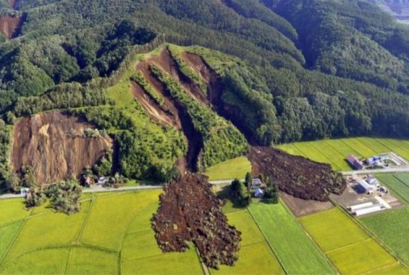 Újabb katasztrófa sújtotta Japánt a tájfun után