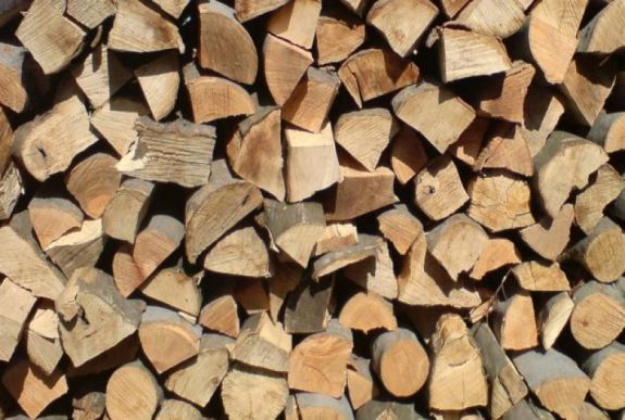 Egy év alatt nagyot drágult a tűzifa