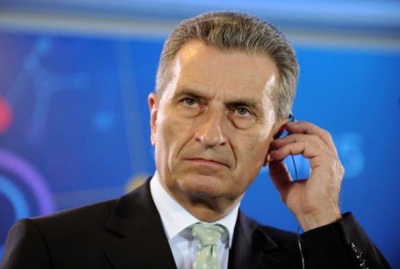 Nekiment egy EU-biztos Bukarestnek, a külügyminiszter védekezik