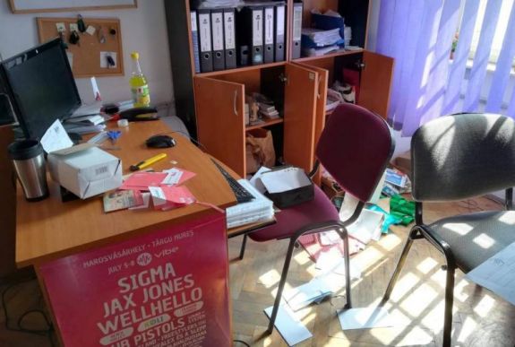 Kirabolt KMDSZ-iroda: adományozni lehet a diákszervezetnek