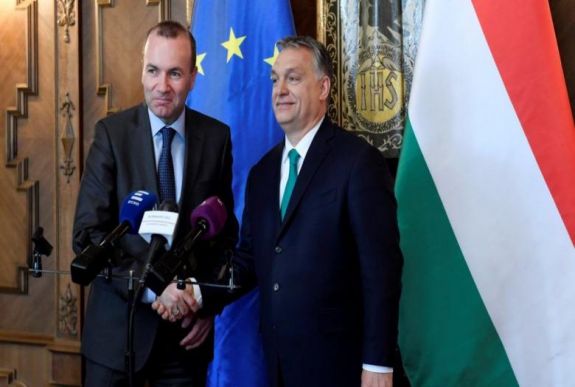 Az Európai Néppárt frakcióvezetője megszavazza a Sargentini-jelentést