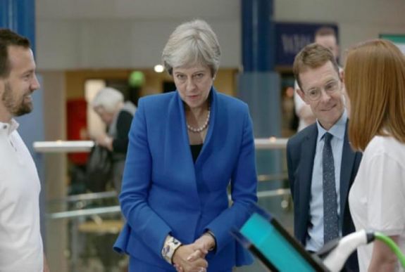 Theresa Maytől szabadulna pártja brexit-párti csoportja