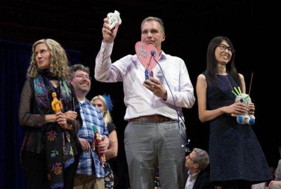 Vesekövek hullámvasúton, Vudu-babák, kannibál diéta – döntöttek az idei Ig Nobel-díjakról
