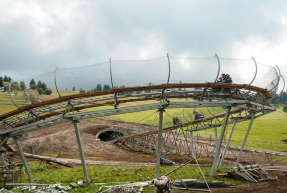 Kipróbáltuk Gyimesfelsőlokon az ország leghosszabb bobpályáját