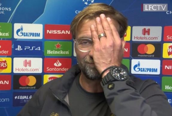 BL: szeretné tudni, hogy Jürgen Klopp miért takarja le a bal szemét?