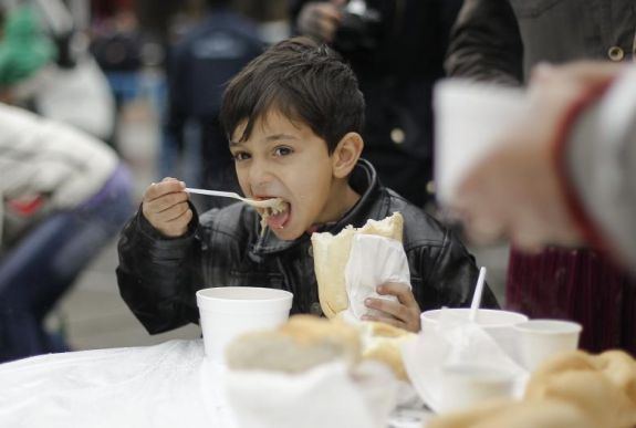 Kilencedik éve nő a gazdaság, a családok 31 százaléka mégsem tudja fizetni a számlákat