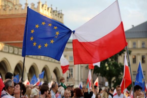 Az Európai Bíróságon folytatódik a Lengyelország elleni uniós jogsértési eljárás