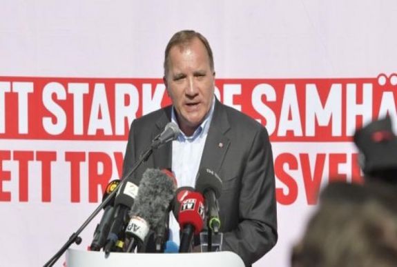 Elbukta a bizalmi szavazást a svéd miniszterelnök