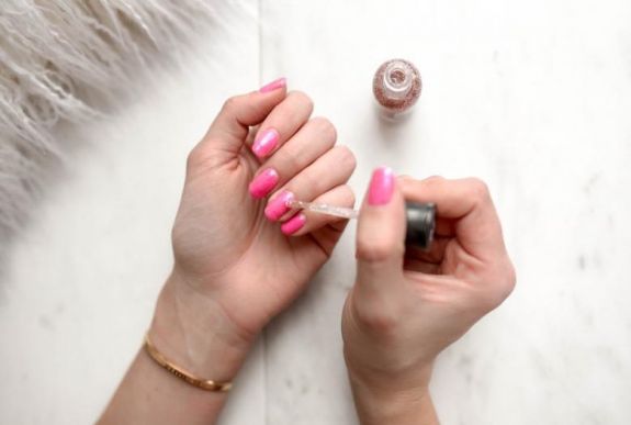 Soha nem volt még ilyen könnyű trendi manikűrt készíteni