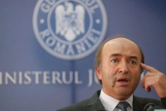 Kiürülhetnek a bíróságok, máris módosul a módosított törvény