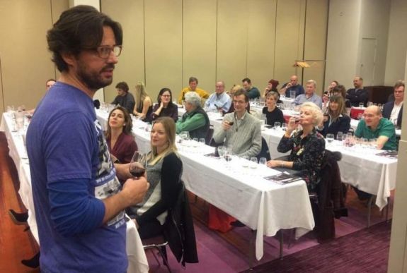 A borfelszolgálás tízparancsolata a világjáró sommelier szerint