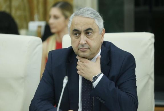 Hivatalos Valentin Popa lemondása a tanügyi tárca éléről