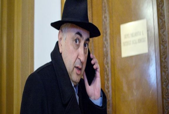 Ambrus Attila:  A miniszter lelép