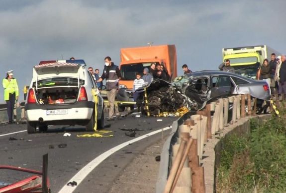 Fekete nap a közutakon: heten haltak meg autóbalesetben