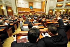 Vitatott tervezetek elfogadására készül az őszi ülésszakban a parlament