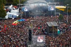 Hatalmas tömeg gyűlt össze az antirasszista koncerten Chemnitzben