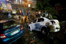 Egy halottja és rengeteg sérültje van az indiai hídomlásnak