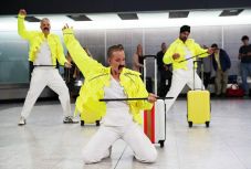 Freddie Mercuryt ünneplik volt kollegái, a Heathrow-i rakodómunkások