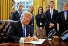 Trump egy állítólagos munkatársának névtelen cikkét közölte a The New York Times