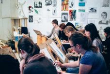 Animációkészítés vagy akár ruhatervezés is tanulható idéntől a Népiskolában 