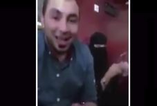 Szaúd-Arábia: nővel reggeliző férfit tartóztattak le