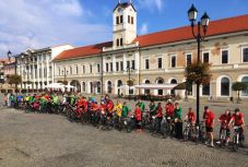 Közösségépítő biciklizés Sepsiszentgyörgyön: közel százan kerekezték körbe a várost