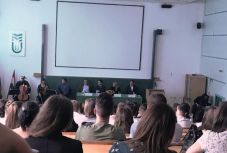 Tanévnyitó a csíkszeredai Sapientián: a szülőföldön maradást szolgálja az egyetem