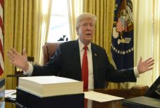 Orosz beavatkozás: Trump dokumentumok titkosítását oldotta fel