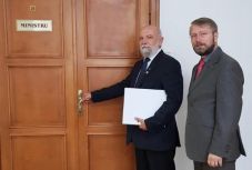 Románnyelv-oktatásos rendelet: iktatták a magyar tanítók petícióját