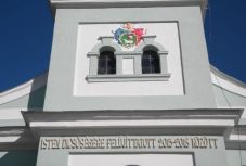 Világháborús emlékművet avattak a 120 éves szentleányfalvi templom évfordulóján