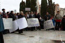 Továbbra is válságos a gyermekvédelem helyzete az erdélyi megyékben