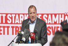 Elbukta a bizalmi szavazást a svéd miniszterelnök