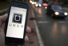 Több száz Uber-sofőr tüntetett Madridban