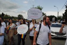 Alkotmánybíróság: az azonos nemű élettársaknak joguk van a kapcsolatuk elismerésére