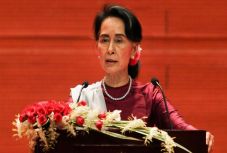 Nobel-békedíjastól veszik el a kanadai állampolgárságot