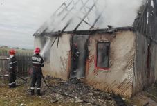 Leégett egy lakóház Gyergyóújfaluban, alig tudtak pár javat megmenteni