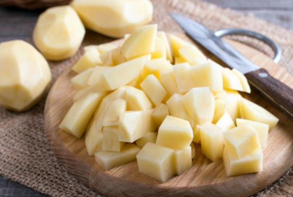 Így előzze meg, hogy megbarnuljon a krumpli